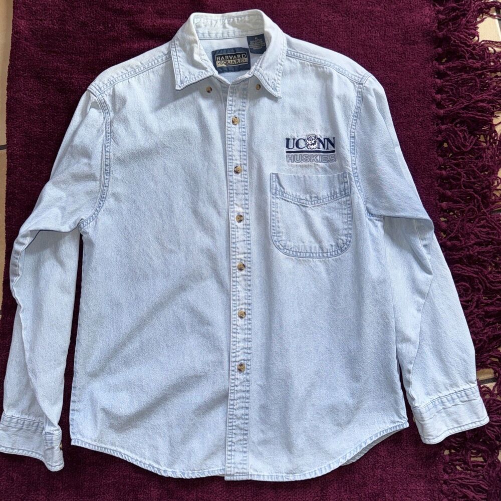 Men’s UCONN Huskies Cotton Harvard Square Size Small Blue Button Down Shirt